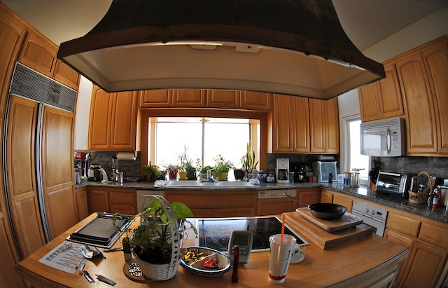 Vanettasmalljpg/vanet_main_kitchen.jpg