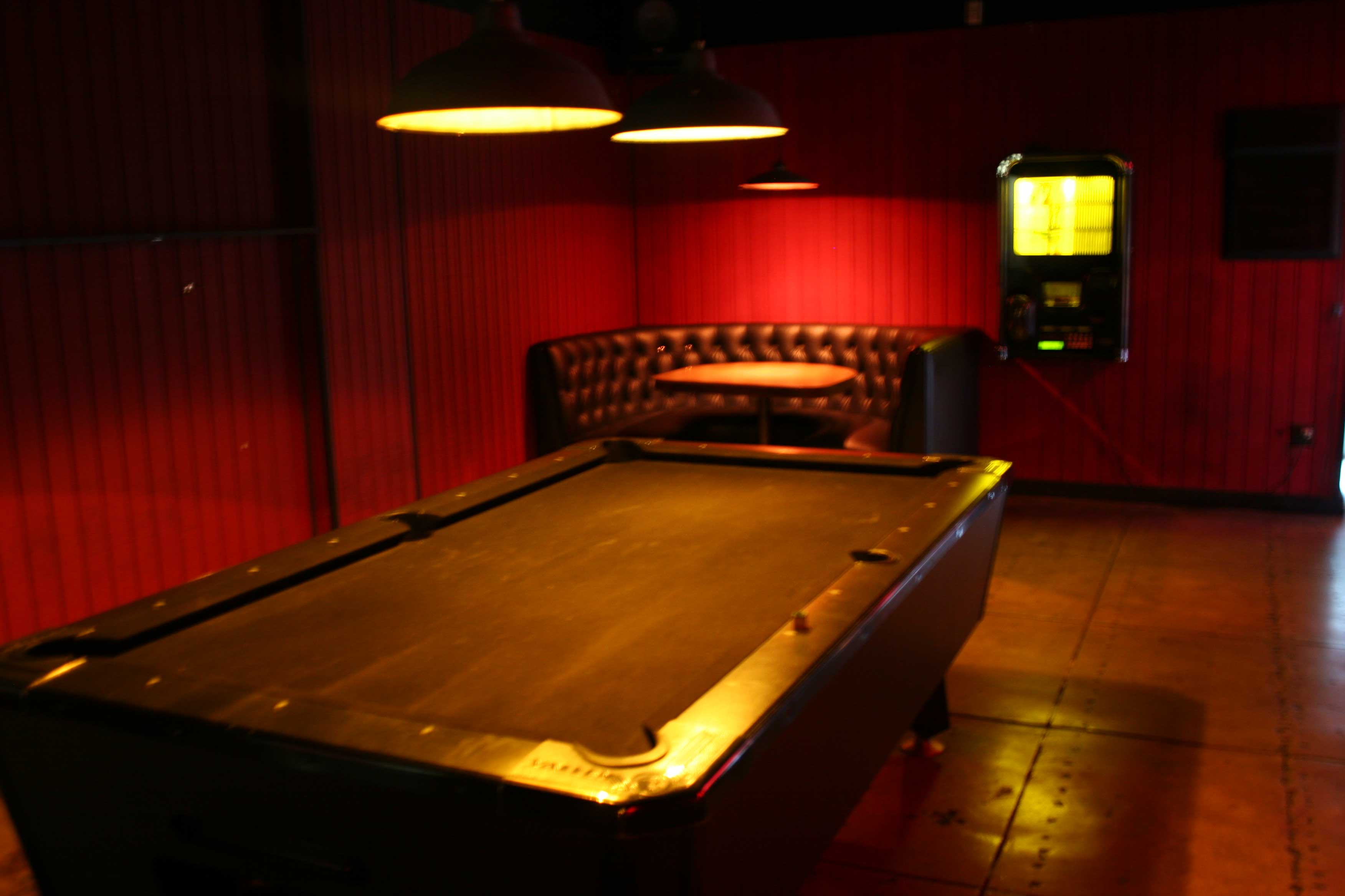 pooltable.jpg